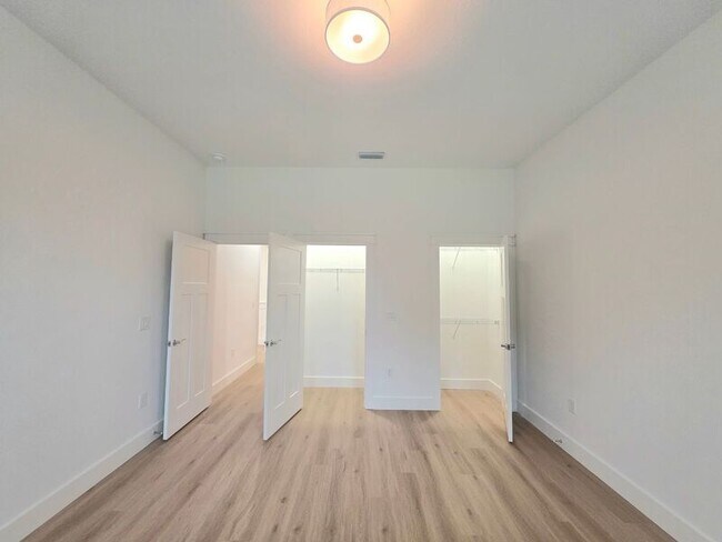 Building Photo - 3299 Bernath Dr