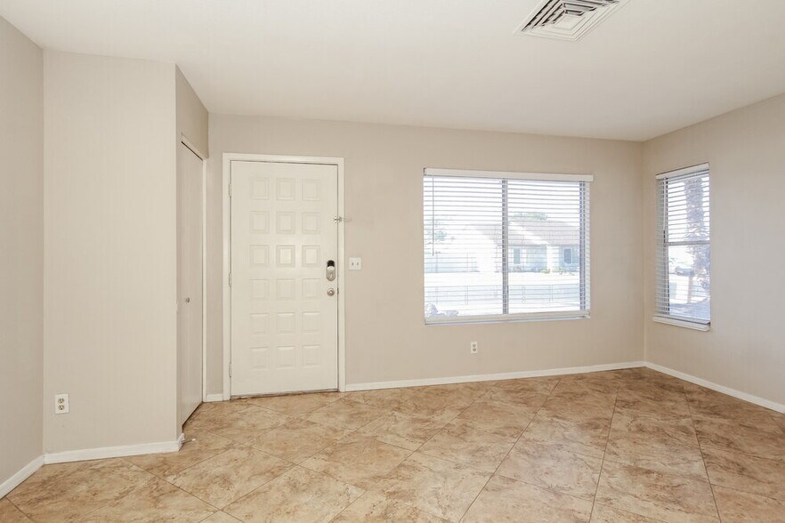 Building Photo - 1314 W Rockwell Dr