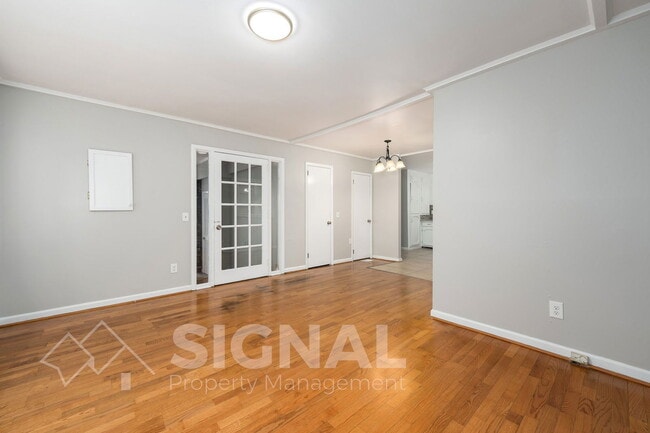 Building Photo - 425 Forsythe St