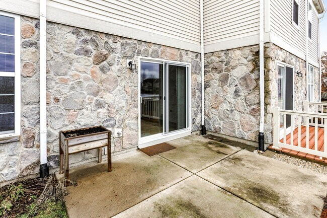 Building Photo - 16846 S Mallard Ln