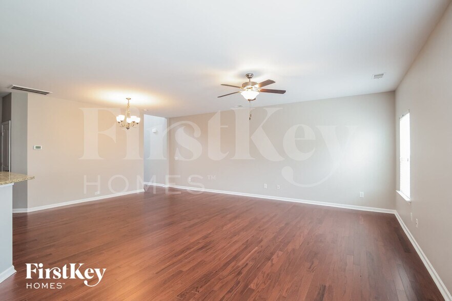 Building Photo - 165 Longford Dr