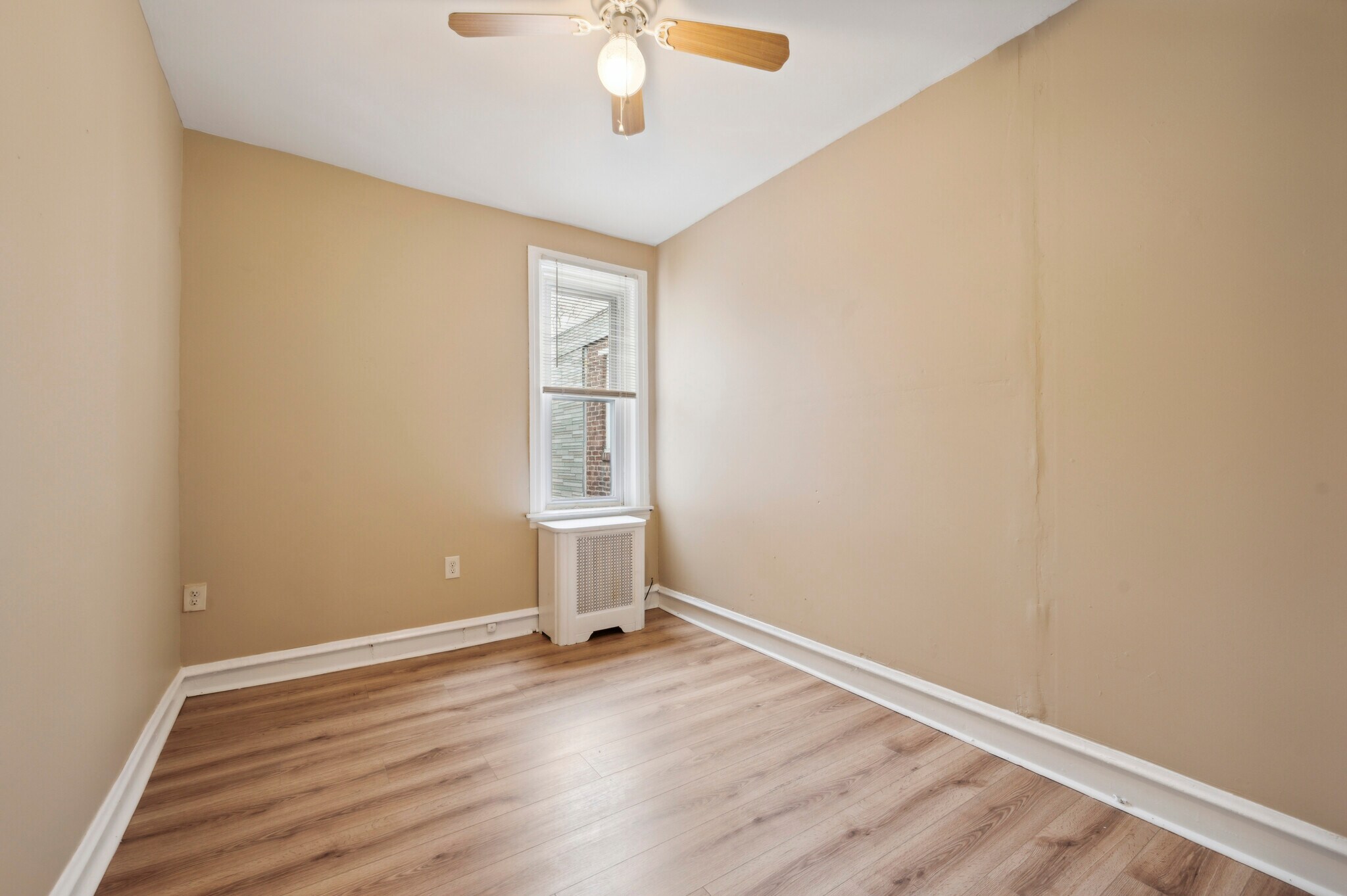 Building Photo - 5122 N Hutchinson St