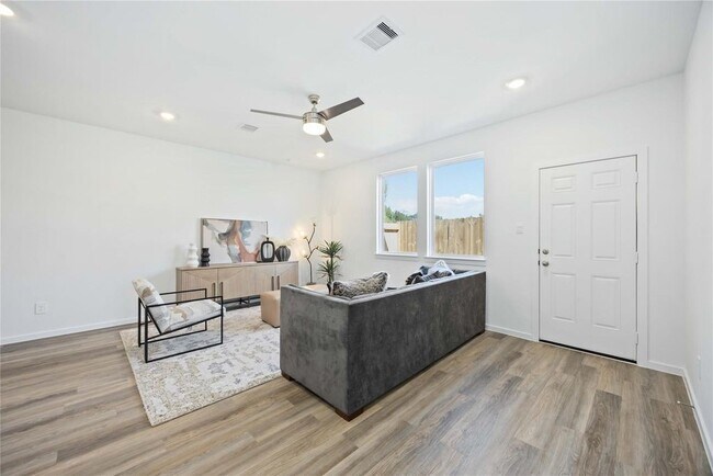 Building Photo - 5930 Manning Oaks St
