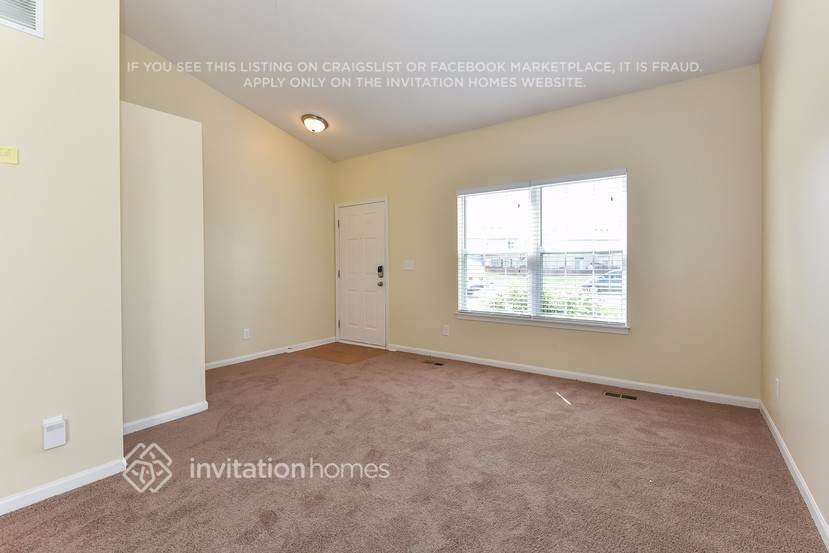 Building Photo - 631 Edward Dr