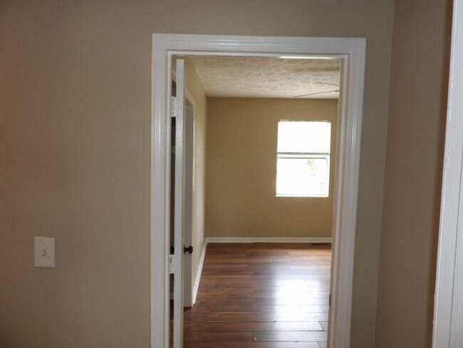Building Photo - 468 Schenkel Ln