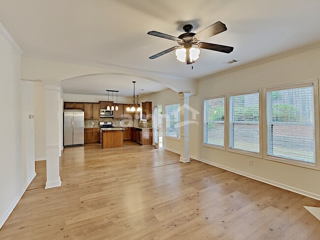 Building Photo - 125 Kingland St