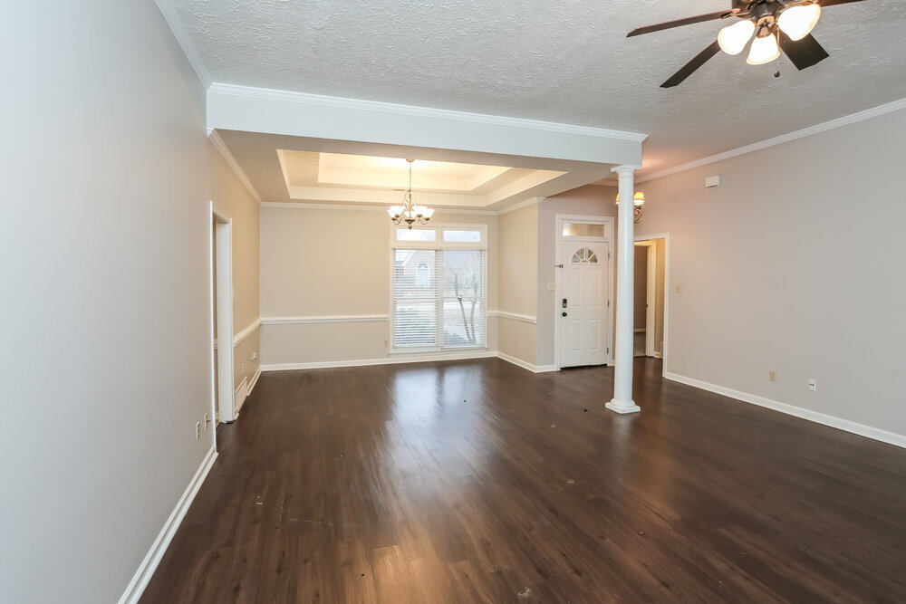 Building Photo - 8633 Meadow Green Dr