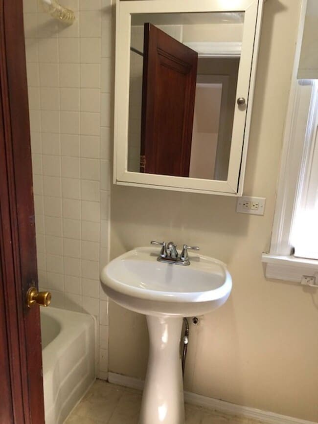 Building Photo - 2 Story, 3+ Bed, 2 Full Baths, Home with G...