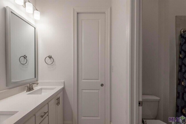 Building Photo - 5139 Cheneau Ln