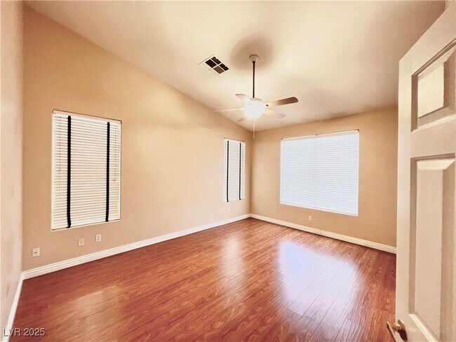 Building Photo - 258 Whitewater Village Ct