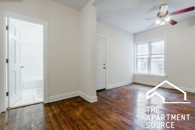 Building Photo - 857 W Cornelia Ave