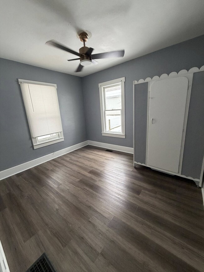 Building Photo - 1930 S River Rd