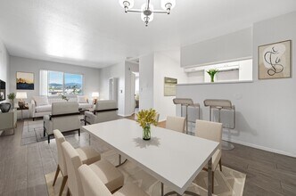 Building Photo - 646 N. Juanita Ave