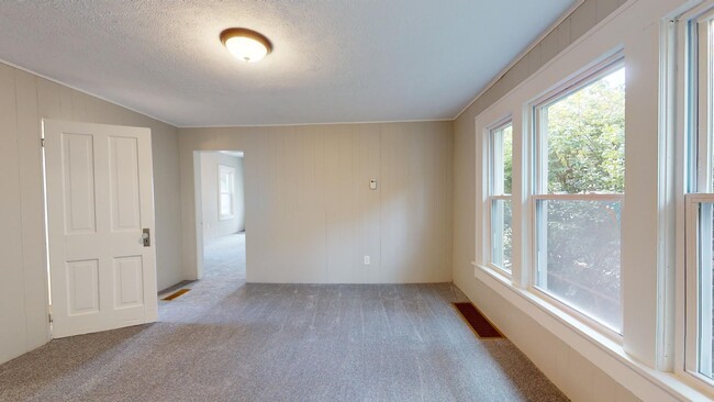 Building Photo - Cudell neighborhood. - 2 bedroom/1 bathroo...