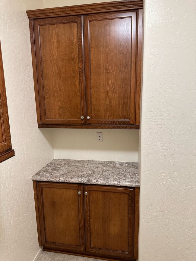 Building Photo - 318 S Wind Ct