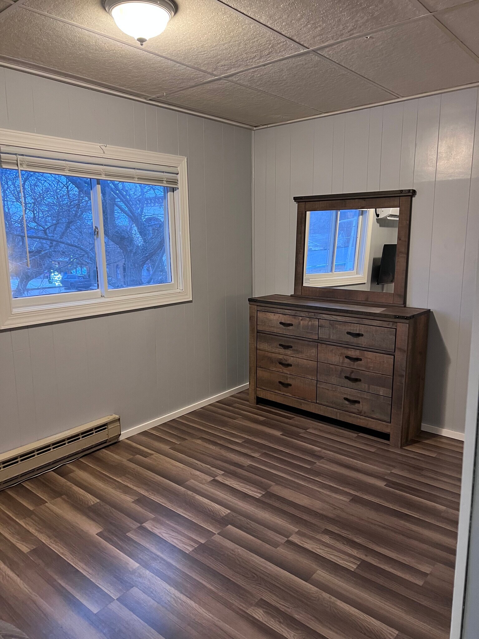 Building Photo - 331 Main St