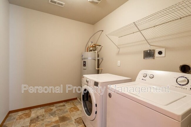 Building Photo - 3604 NE 81st Cir