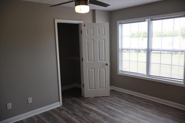 Building Photo - 125 Bon Aire Ave