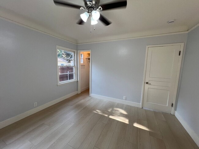 Building Photo - Burbank 3 bedroom 2 bathroom house for ren...