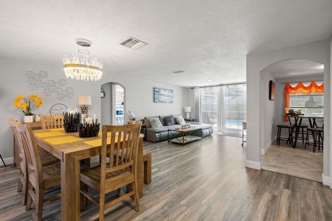 Building Photo - 7240 Westwind Dr