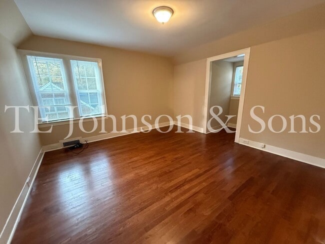 Building Photo - Charming Home with Character and Modern Co...