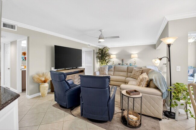 Building Photo - 75 Venetian Dr