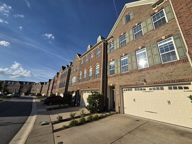 Building Photo - 5415 Stream Bank Ln