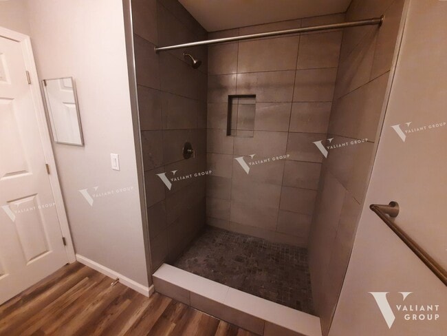 Building Photo - 2 Bedroom House for Rent | Easy Access to Kansas & Chestnut Expwy