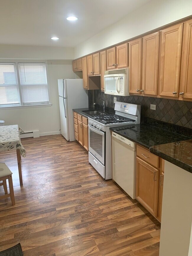 Building Photo - 5605 W Goodman St