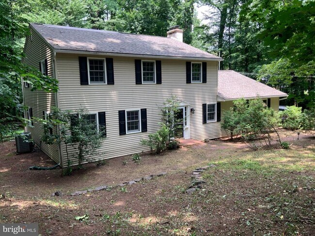 Building Photo - 413 Fruit Farm Rd