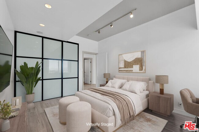 Building Photo - 1155 N La Cienega Blvd