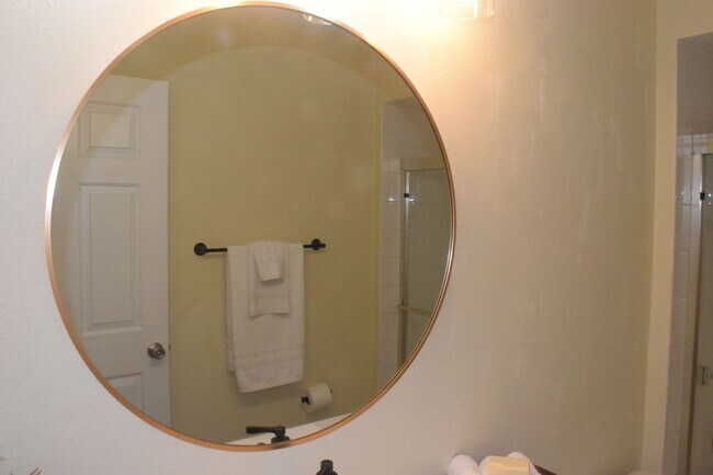 Building Photo - 1118 Apple Terrace