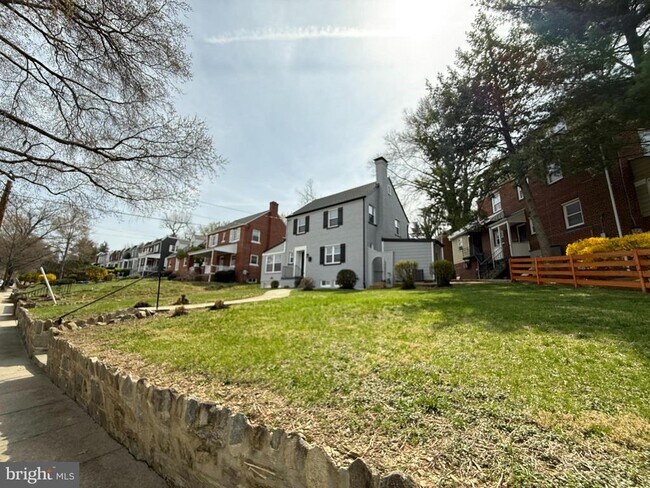 Building Photo - 3405 Carpenter St SE