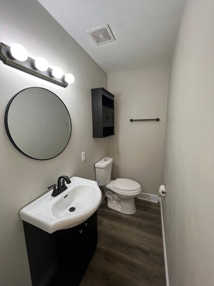 Half Bathroom - 2951 Traceway Dr
