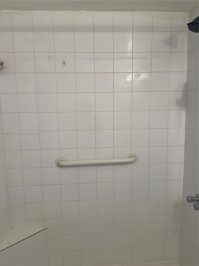 Building Photo - 519 SW 2nd St