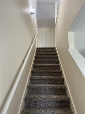 Building Photo - 2323 Dogwood Dr