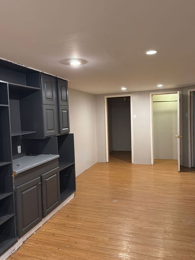 Building Photo - Cozy 3-bedroom, 1-bath