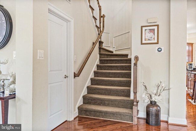 Building Photo - 7000 Eastern Red Cedar Ln