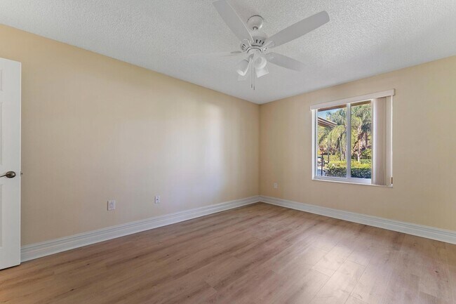 Building Photo - 118 Knoll Way