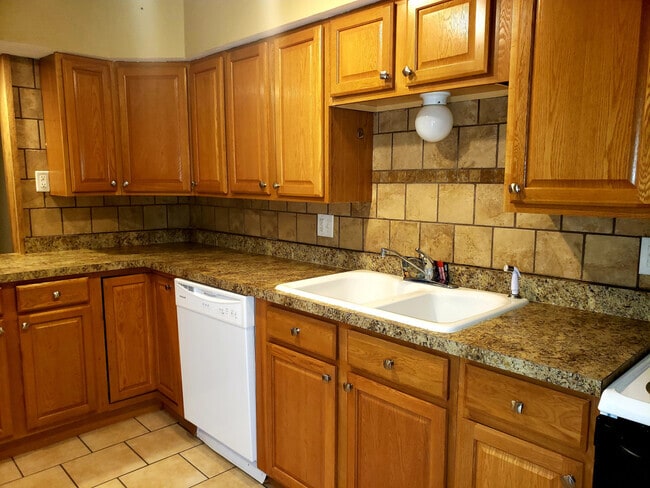 Building Photo - 620 S 4th Ave