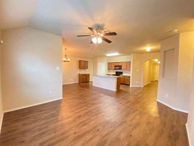 Building Photo - 2105 Meadow Park Dr