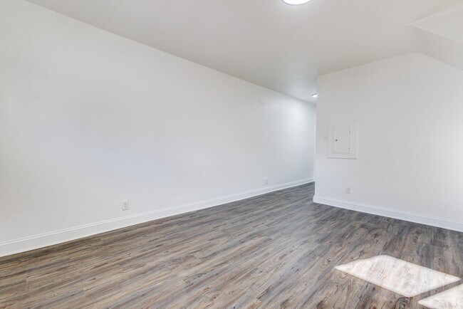 Building Photo - 2439 Arlington Ave