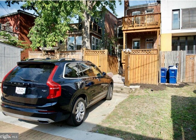 Building Photo - SPACIOUS 3 BED BROWNSTONE with PARKING, YARD and 2 DECKS!