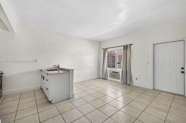 Building Photo - 8135 Crespi Blvd