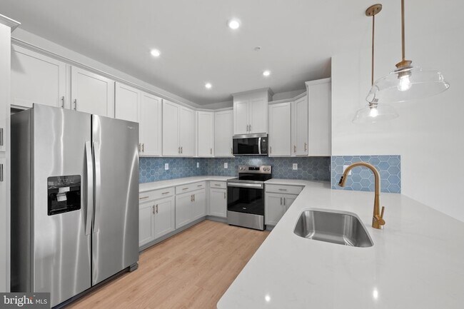 Building Photo - 9942 -A Count Fleet Cres