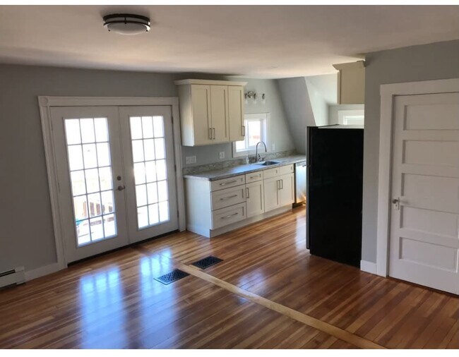 Building Photo - 18 Montello St