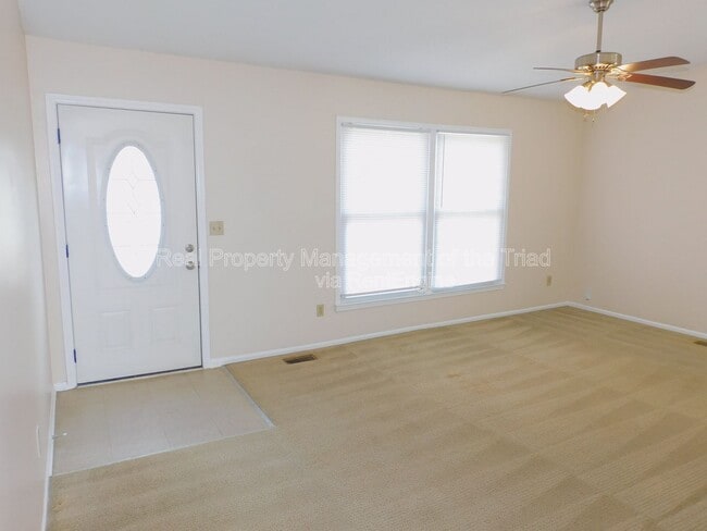 Building Photo - 905 Tipperary Dr