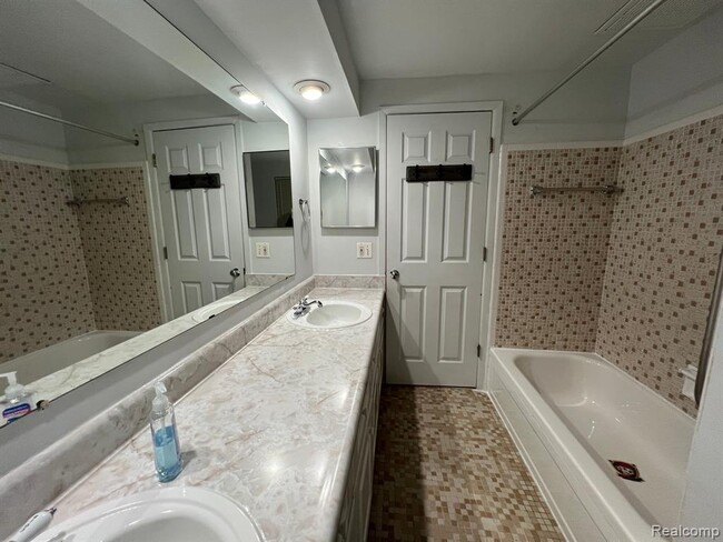 Building Photo - 13858 Arnold Dr