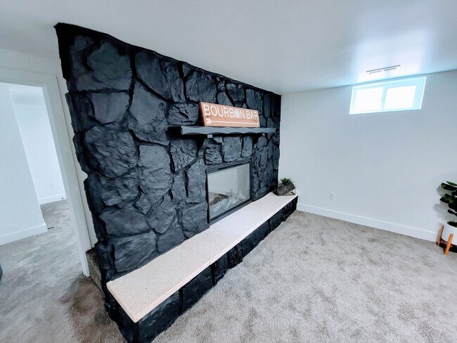 Building Photo - ABSOLUTELY UNBELIEVABLE NEW HIGH END CUSTOM HOME!