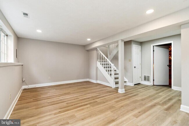 Building Photo - 3380 Longbow Ct